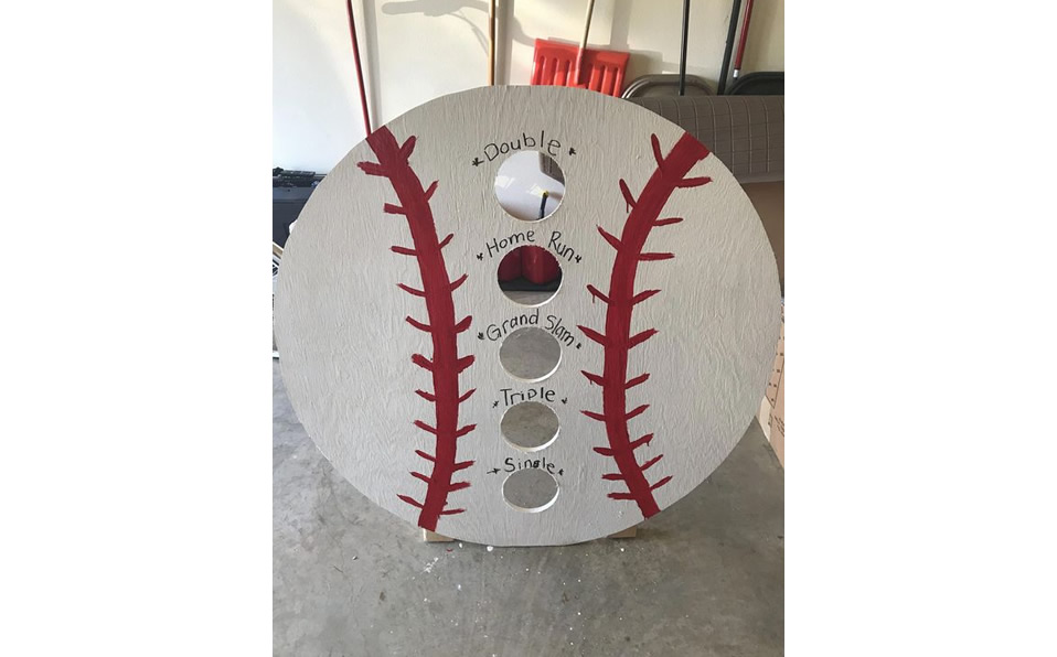 A jugar. Lanza la pelota para meterla en alguno de estos hoyos