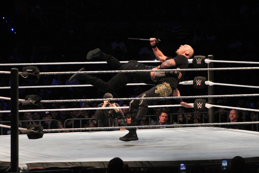 Con un Spear derrotó a Baron Corbin.