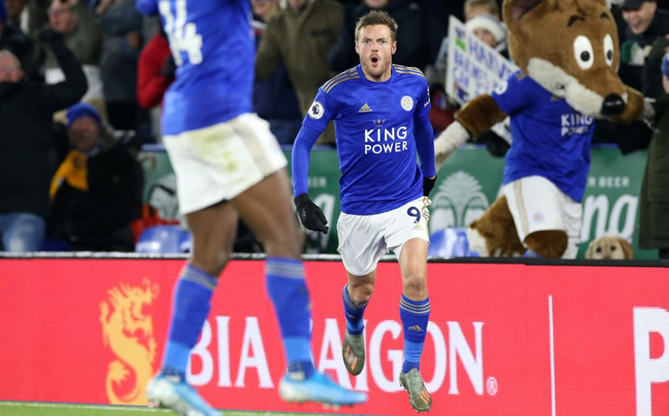 Jamie Vardy festejan gol frente al Everton. (Twitter @LCFC)