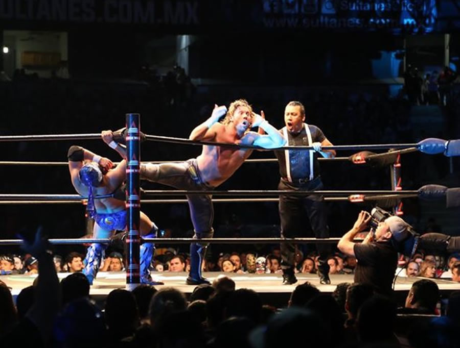 Kenny Omega derrotó a Dragon Lee en un duelo que fue premiado con dinero. (Foto: AAA)