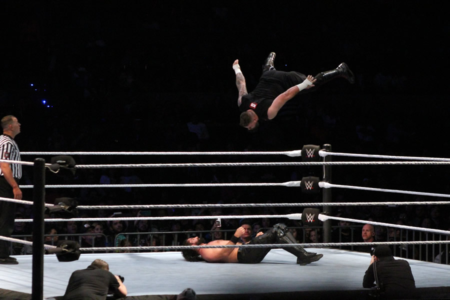 Kevin Owens dio un gran duelo ante Rollins.