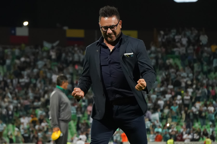 El Turco encontró un equipo en agonía y ya lo tiene en Semifinales. (Fotos: Mexspor e Imago 7)