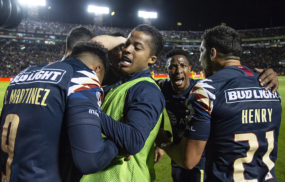 América (sexto lugar) festejando su victoria ante Tigres (tercer lugar). (imago7)