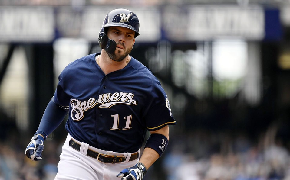 Moustakas jugará su décima temporada en las Grandes Ligas en lo que será su tercer equipo. (Foto: @CarlosnovaMLB)