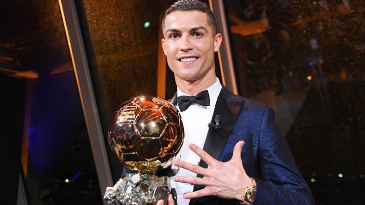 CR7 empató a Messi en 2017 con cinco Balones de Oro. (EFE)