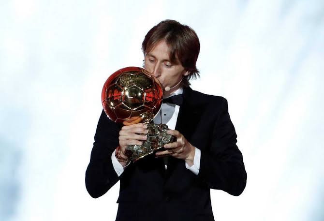 Luka Modric rompió la hegemonía de Cristiano y Messi en 2018, pero LaLiga siguió teniendo al mejor del planeta. (EFE)