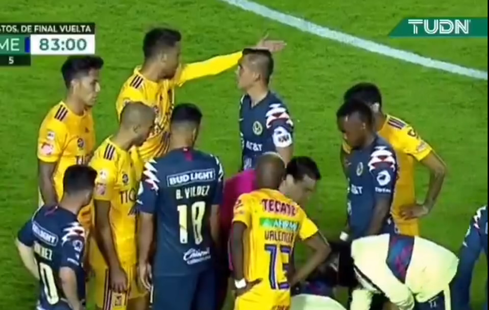 el domingo, el capitán de las Águilas y el central de Tigres tuvieron fuerte choque
