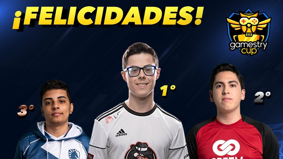 Foto de los primeros tres lugares de la Gamestry Cup. (Twitter: @ReVoLAimaR)
