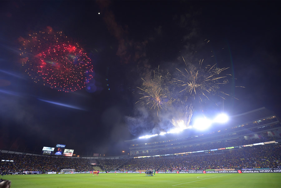 El Estadio Morelos lució un lleno hasta las lámparas. (Foto: Imago 7)