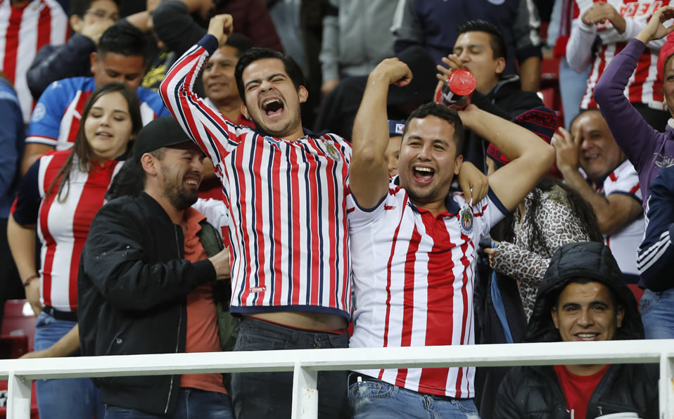 La afición de Chivas no sufrirá por el descenso. Imago7