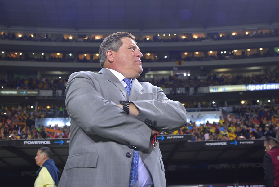 Miguel Herrera lució tranquilo en la banca. (Foto: Imago 7)
