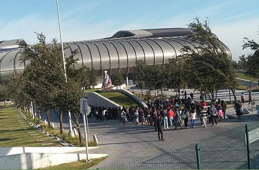 La afición regia sigue buscando boletos para la Final femenil.