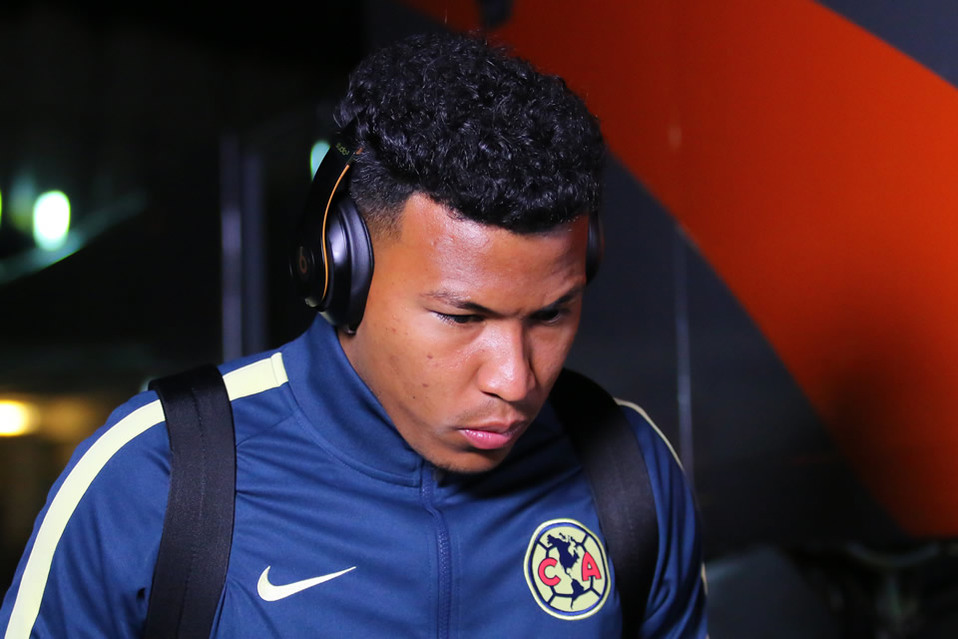 Las redes sociales reventaron al delantero colombiano del América por su apática forma de entrar al juego en Morelia (FOTO: Imago7)