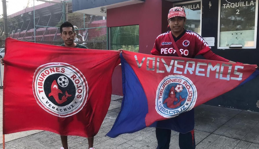 Un grupo de fanáticos del Tiburón expresaron su molestia por la desafiliación del equipo de la Liga MX (Pressport)