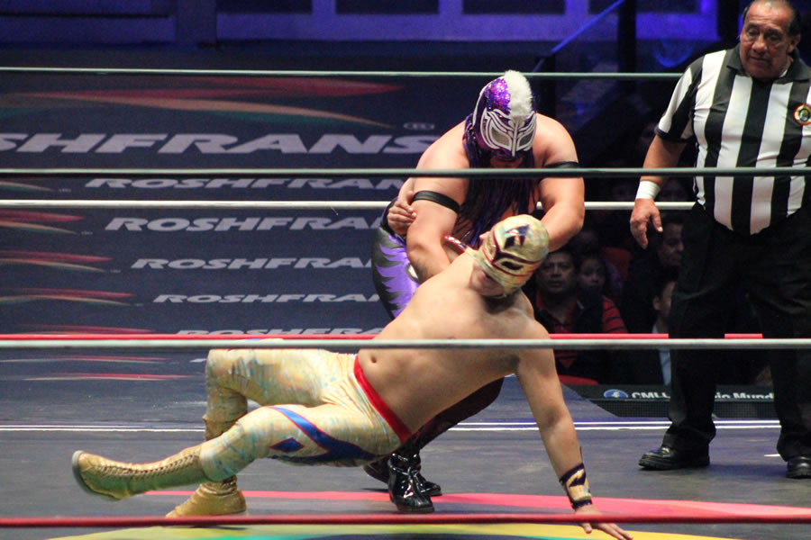 Lucha entre rudos y técnicos.