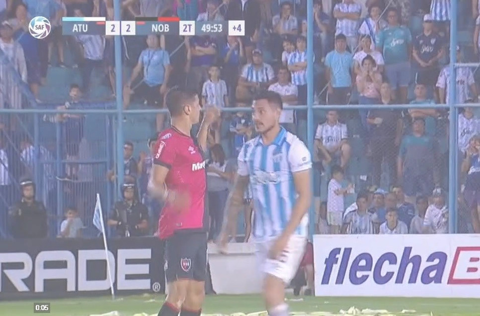 Pelea callejera en el Atlético Tucumán vs Newell´s en Argentina