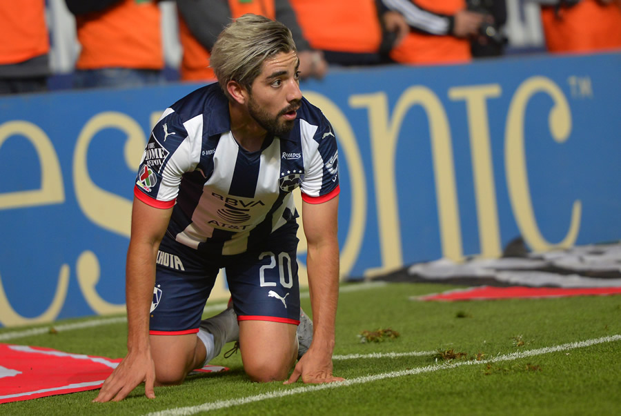 Rodolfo Pizarro la pasó mal en la primera mitad. (Foto: Imago 7)