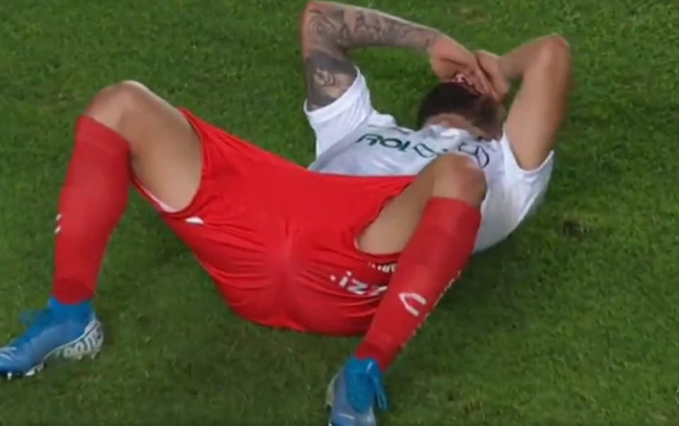 El volante de Necaxa sufrió una terrible lesión al caer sobre su propio tobillo en el segundo tiempo de la Semifinal ante Rayados