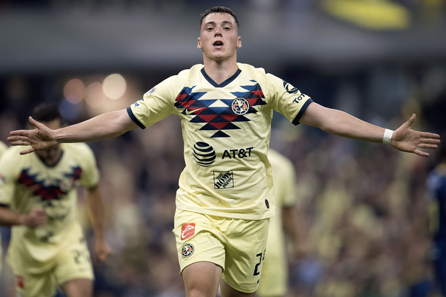 Federico Viñas, el talismán americanista tras anotar el segundo. (Fotos:  Imago 7 y Mexsport)