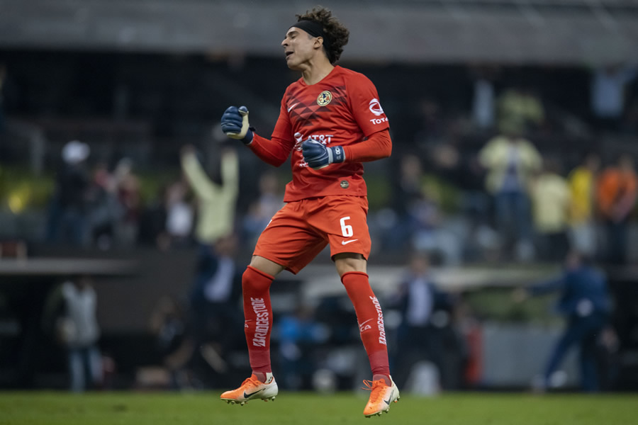 Guillermo Ochoa estuvo acertado en las pocas que tuvo. (Fotos: Imago 7 y Mexsport)