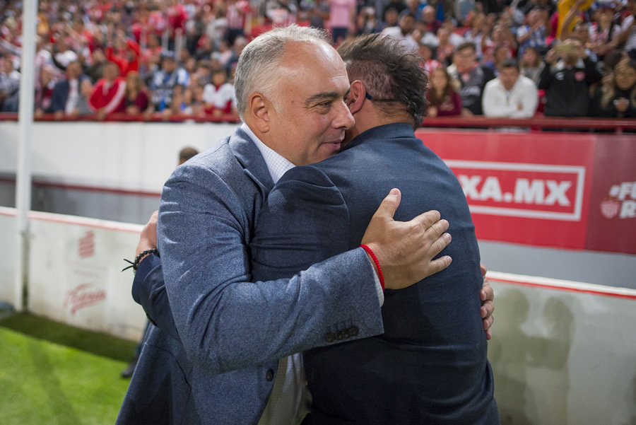 Memo Vázquez junto a Antonio Mohamed. (Foto: Mexsport)