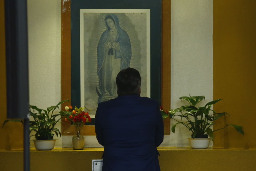 Miguel Herrera se encomendó a la Virgen de Guadalupe. (Fotos: Imago 7 y Mexsport)