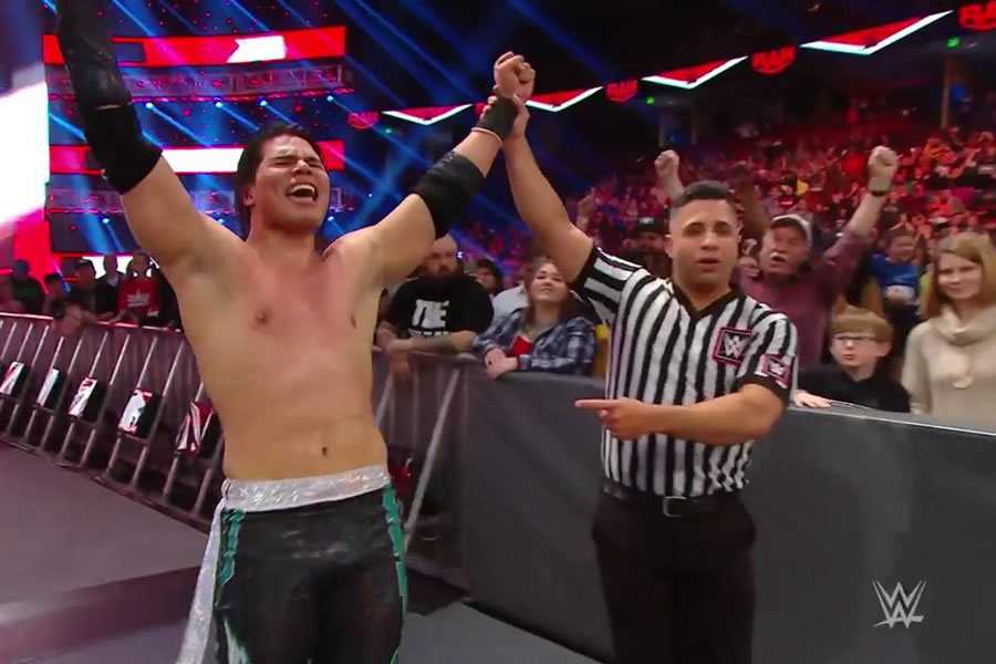 Carrillo aprovechó un error de Andrade para llevarse la victoria. (Foto: WWE)