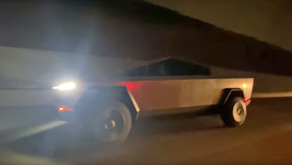 La Cybertruck en las calles de Los Ángeles.