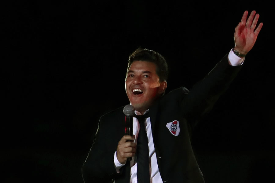 Marcelo Gallardo fue ovacionado por toda la afición del Monunental. (Foto: AFP)