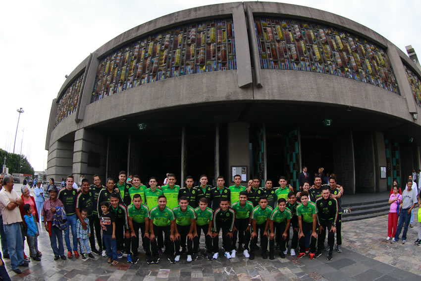 La Selección Sub 17 que participó en el Mundial de la India acudió a la Basílica de Guadalupe. Foto: Imago7