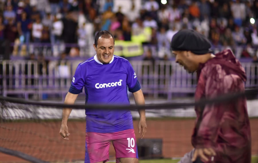 El "Cuau" se lució en el duelo de hoy en Zacatepec ante Ronaldinho. FOTO: @cuauhtemocb10