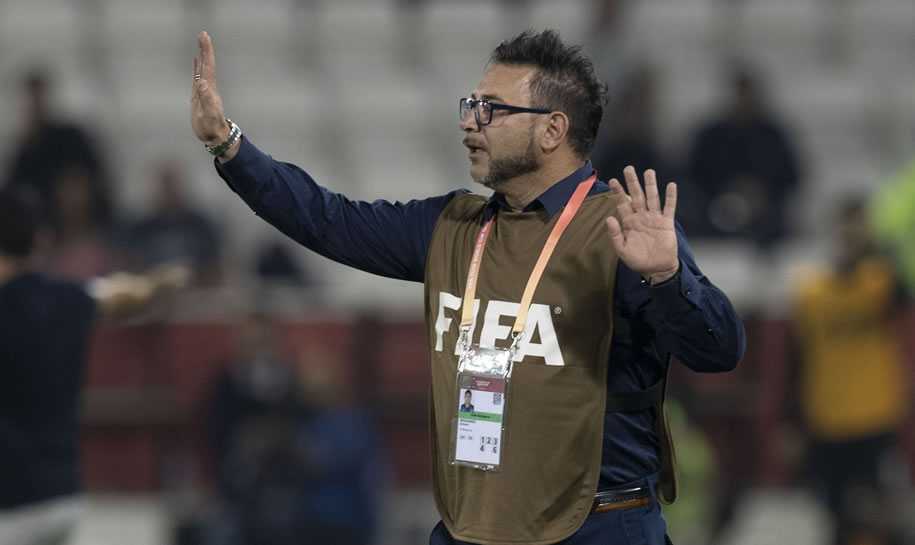 Antonio Mohamed dando instrucciones. (Mexsport)