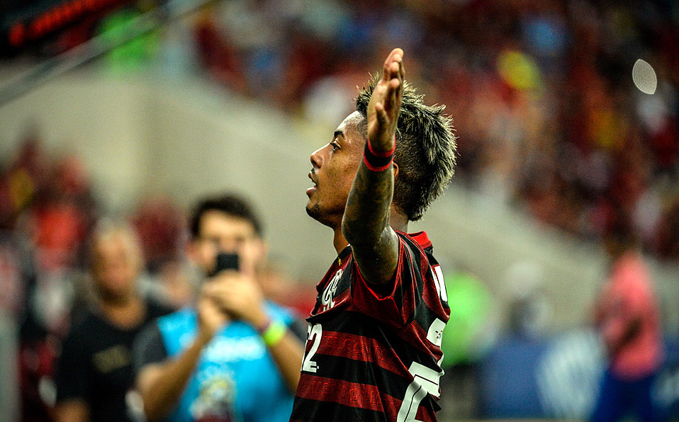 Bruno Henrique y todo el plantel del Flamengo ya se encuentran en territorio qatarí. (Foto: @Flamengo_es)