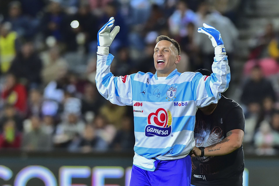 Chaco de arquero en su despedida (FOTO: Mexsport)
