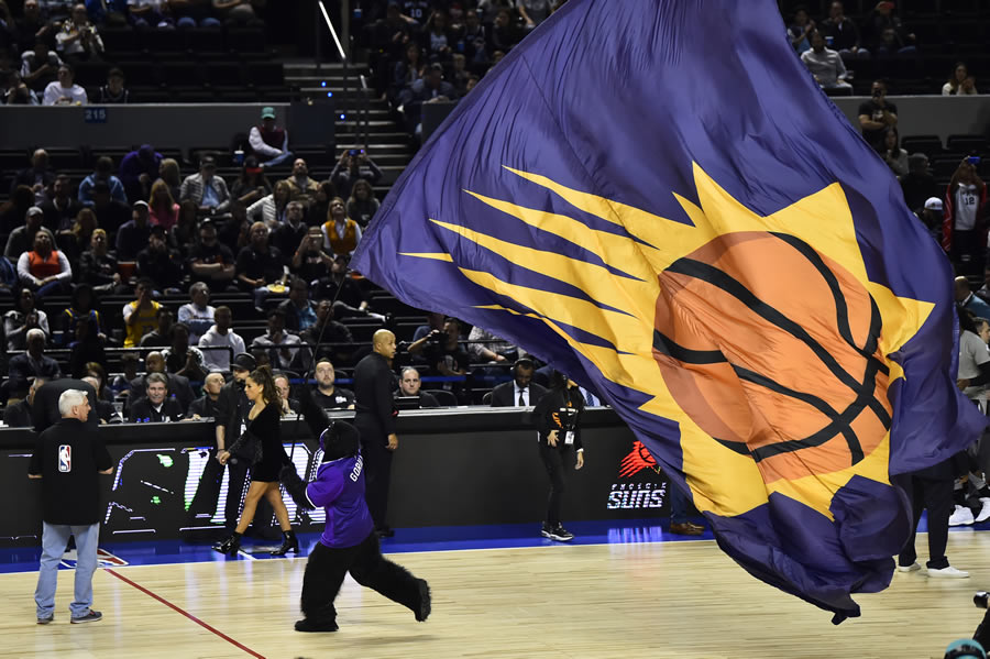 El equipo de los Suns fue apoyado por los mexicanos durante el duelo de hoy en la Arena Ciudad de México. FOTO: Imago7.