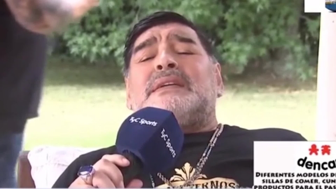 Maradona cantnado en entrevista para TyC Sports. (Twitter: @encanchacl)