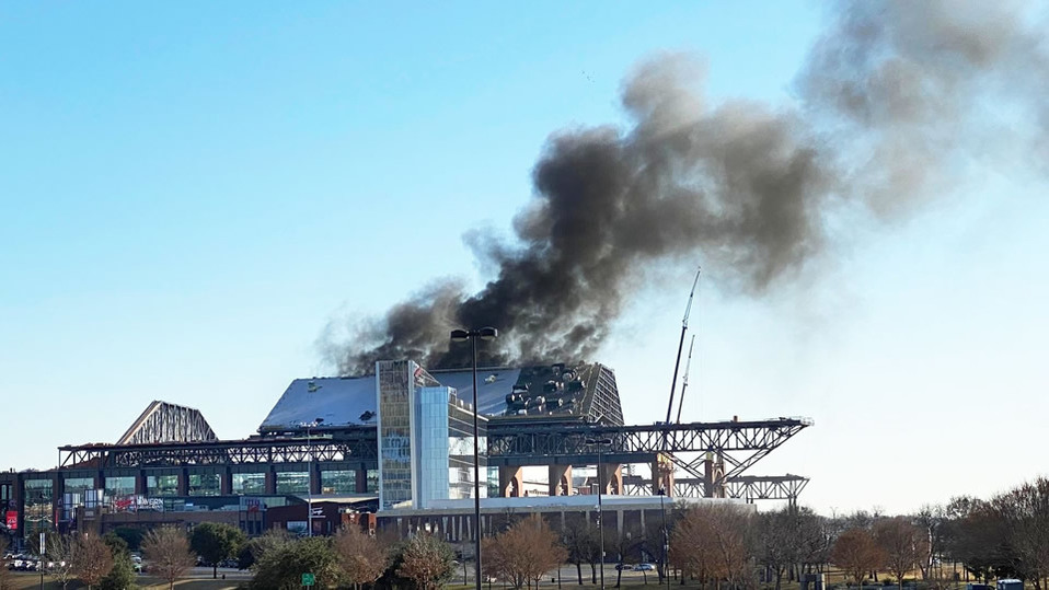 El nuevo parque de los Rangers sufrió un incendio este sábado (FOTO: Twitter)