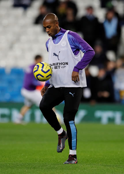 Los 35 años de Fernandinho ya son un factor para mantenerse en el City, por lo que su salida del club está más que cerca. FOTO: AFP
