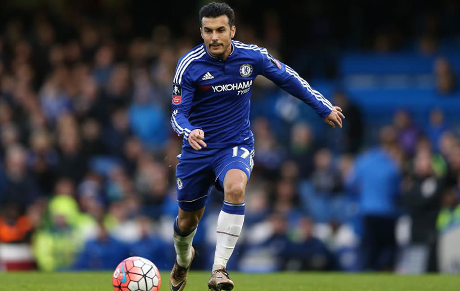 Pedro está cada vez más borrado del Chelsea, por lo que su regreso al futbol español parece la mejor opción; Chelsea espera una buena oferta por él.