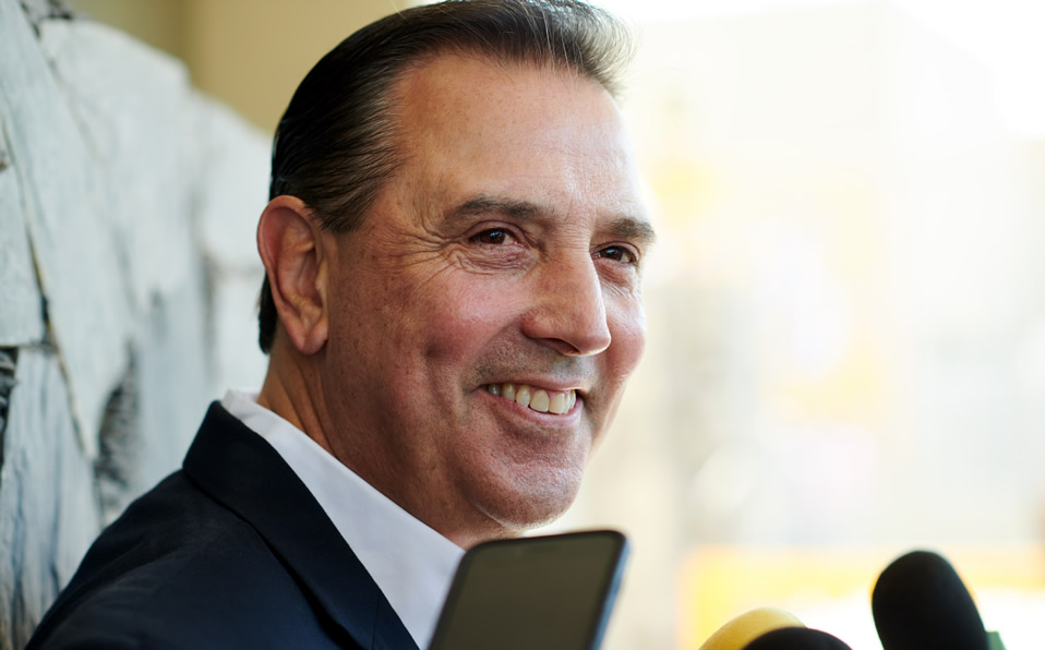 Miguel Ángel Garza apoya al archirrival. (Foto: Mexsport)