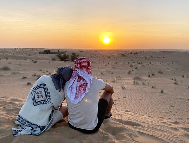 Un atardecer en el desierto.