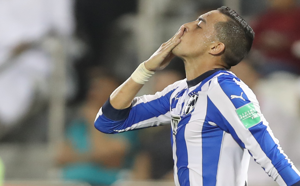 Rogelio Funes Mori mete gol 100 con Rayados ¡ante el Liverpool! (AFP)