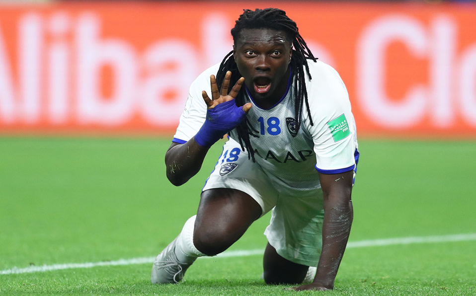 Gomis festejando el empate 2-2. (@fifacom_es)
