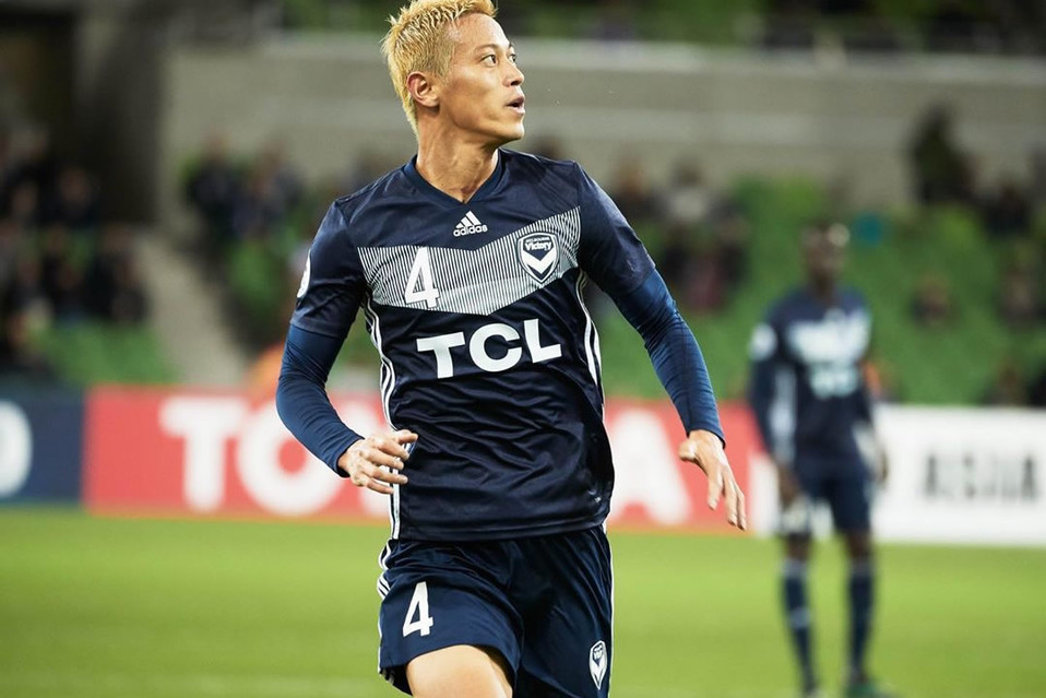 ¿Se acuerdan de Keisuke Honda? El que jugó en Pachuca parece "nómada" porque su más reciente aventura en Holanda duró 42 días.