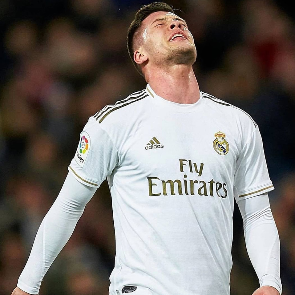 Desde Frankfurt llegó a Madrid el que iba a "romper" LaLiga a goles, pero parece que esos no aterrizaron. Luka Jovic lleva UN GOL de blanco.