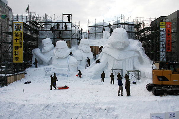 Las esculturas gigantes del Imperio.