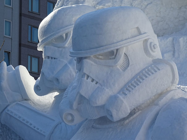 Las esculturas gigantes del Imperio.