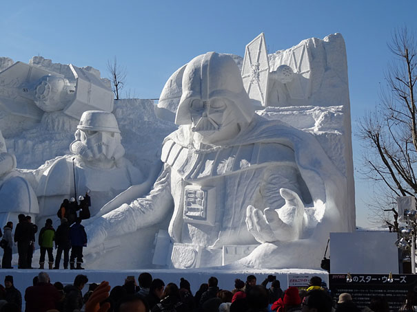 Las esculturas gigantes del Imperio.