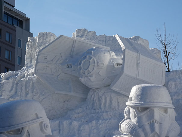 Las esculturas gigantes del Imperio.