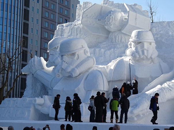 Las esculturas gigantes del Imperio.